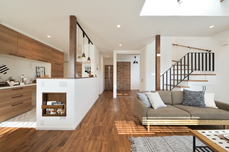 木の温もりとカフェのような新モデルハウス「ish+」／札幌・イネスホーム