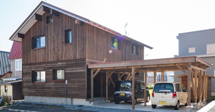 道産材を活用した三角屋根の2世帯住宅　旭川市神居