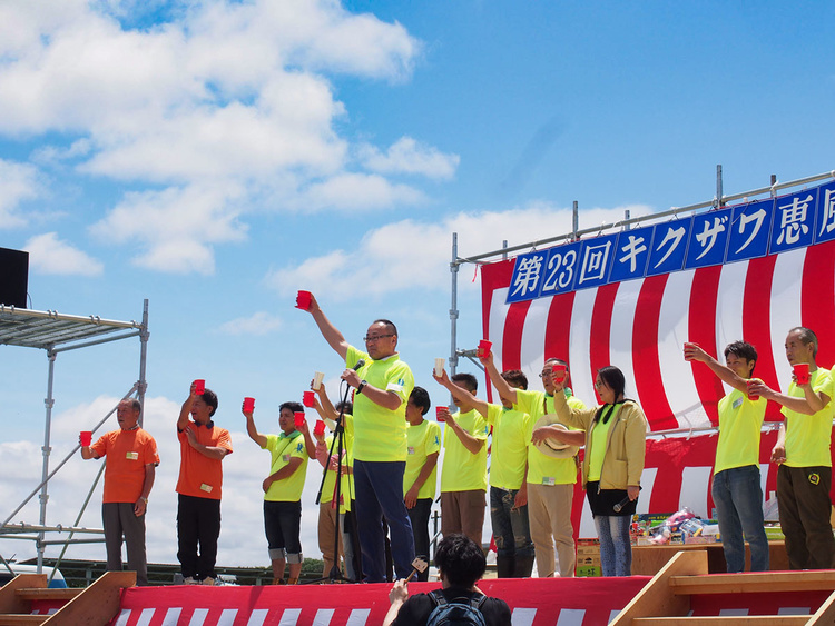 「住み心地は最高！」とOBさんの笑顔。キクザワ感謝祭