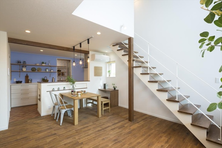 子育て世代に人気の自然素材＆セミオーダー住宅「YELL」／札幌市厚別区／リビングワーク