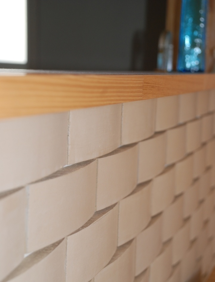 調湿機能がある稚内産珪藻土を活用した加賀谷ブリックをダイニングに施工