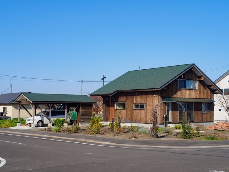 東京から東川へ移住。暖かさ&木の感触が快適な住宅