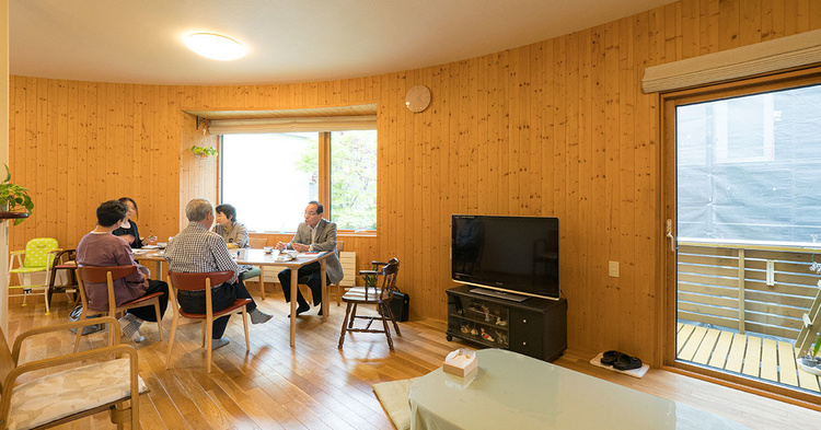 「10年経っても省エネで快適」。緑ある終の棲家でスローな暮らし/札幌市Sさん　拓友建設