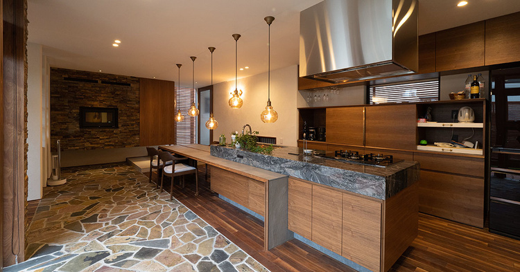 南国リゾートをイメージしたホテルライクな邸宅／北渡建設／札幌市南区