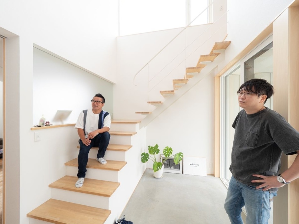 左はオーナーのＫさん。右は笠井啓介さん