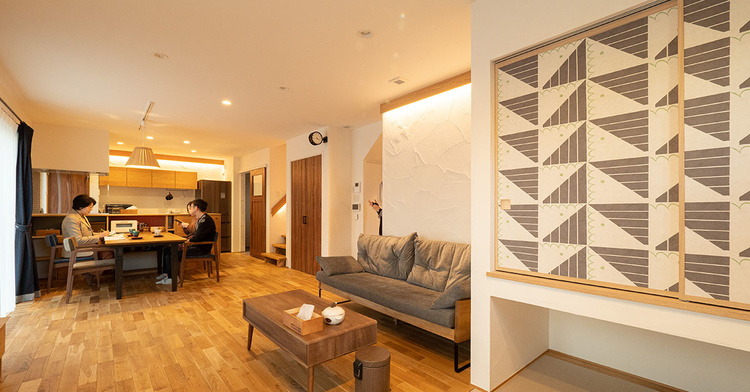 江別に建つ、ノスタルジックなニアリーZEH住宅/株式会社キクザワ