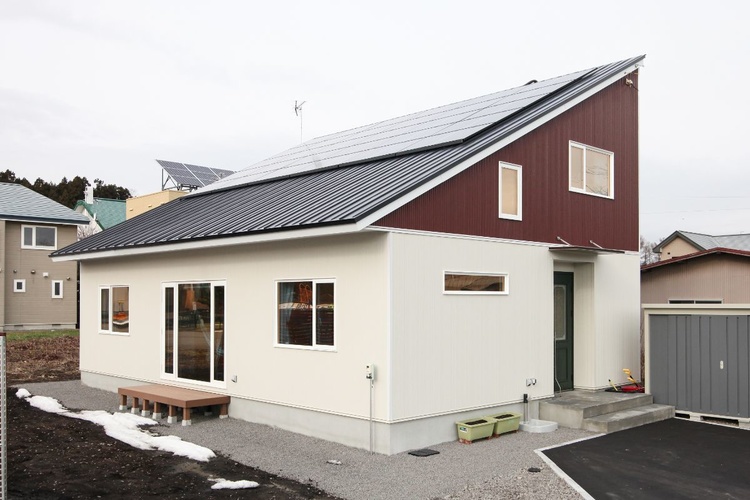 家族を守る防災&快適なLCCM住宅/北斗市Ｔ邸　ノースランドホーム（山野内建設）