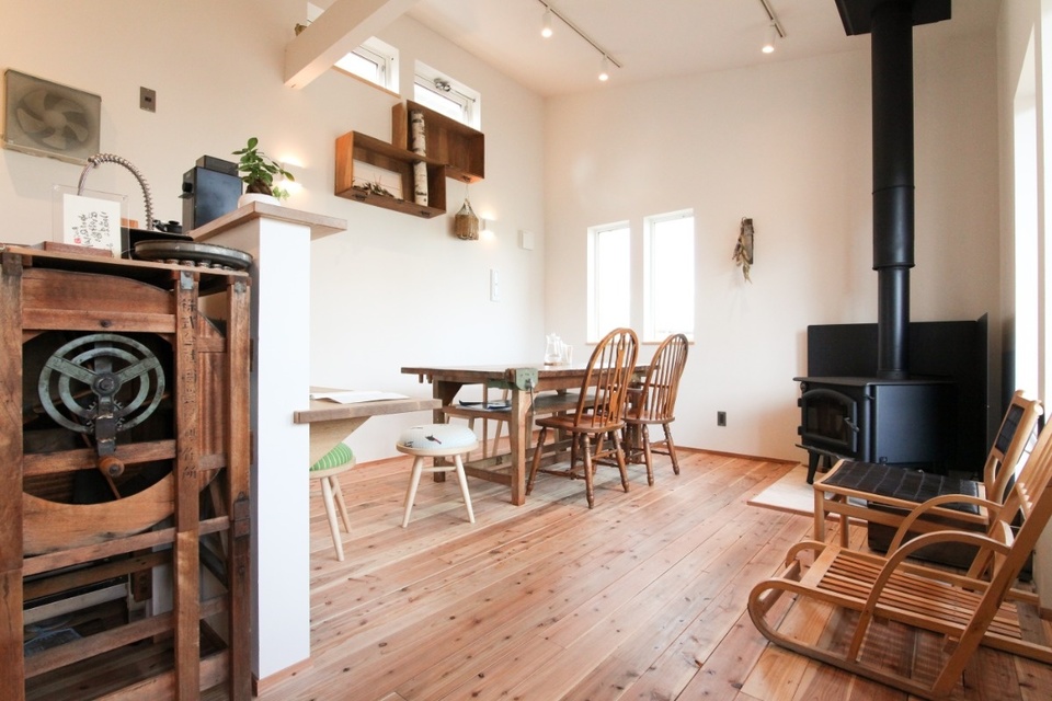 薪ストーブ　木製のソリ