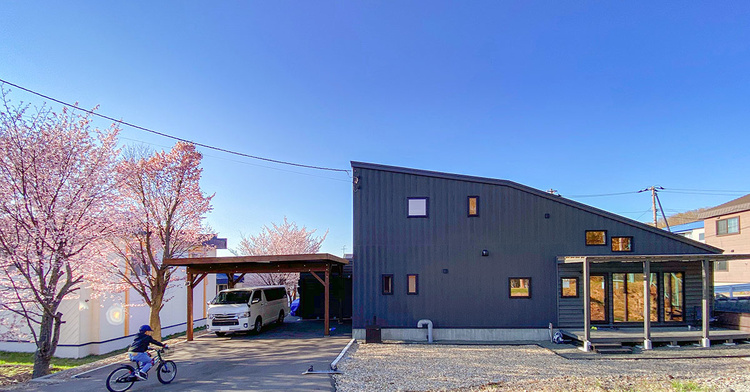 子供たちものびのび暮らせるコテージ風の家　札幌市M邸　晃和住宅