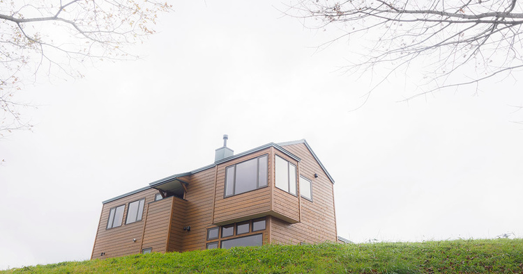 札幌から90分。自然に囲まれた暮らしを。カフェ・美容室併設のこだわり住宅／真狩村・秦さん　晃和住宅