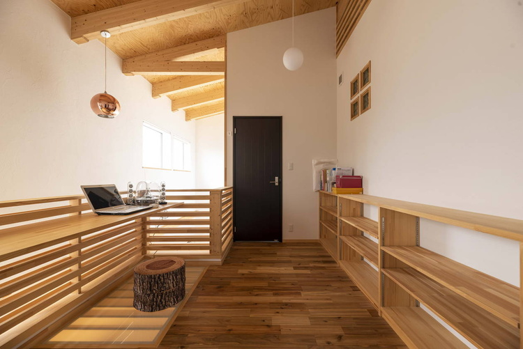 漆喰壁のリビングがある超高断熱の家 青森県藤崎町・O邸/小野住建