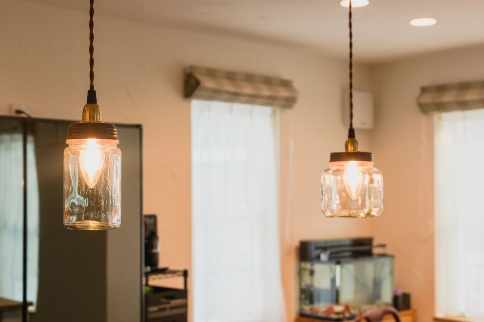 夫婦で選んだというボトルランプ