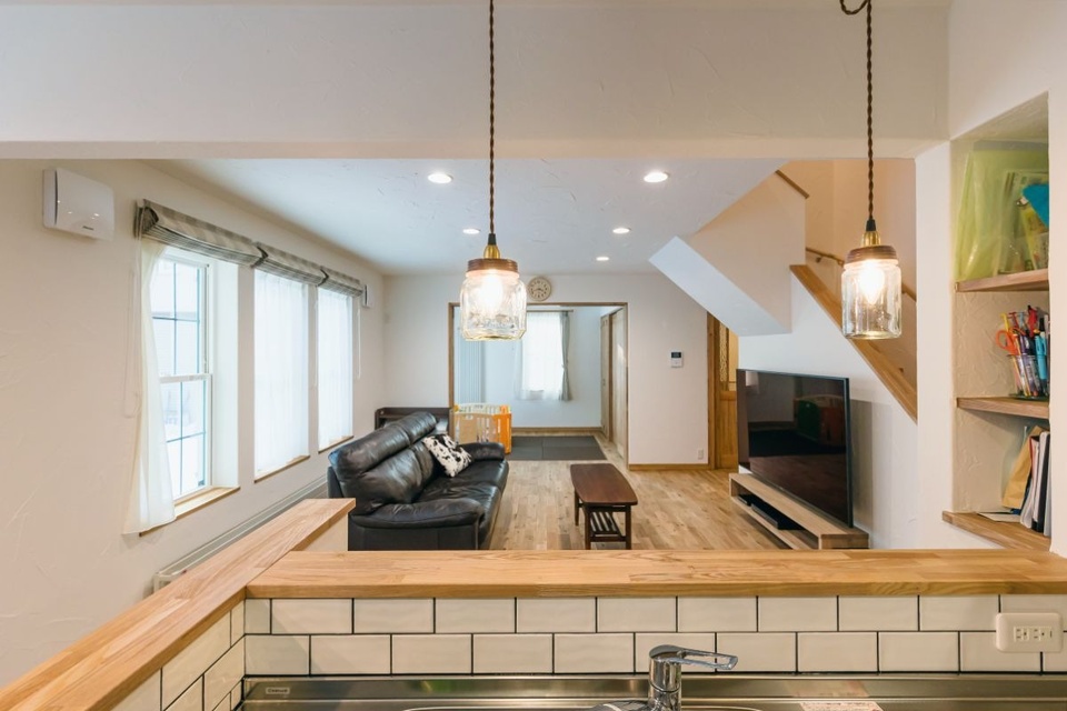 キッチンカウンターはリビングとのつながりがありながら、手元の見えない高さがお気に入り