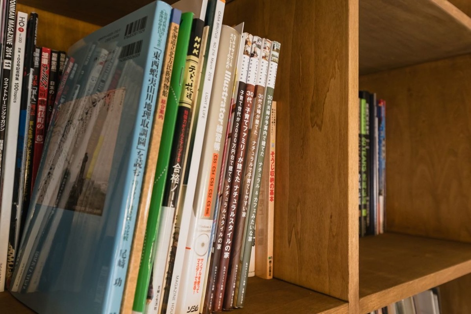 ご主人の趣味の書籍の中には家づくり関係の雑誌も