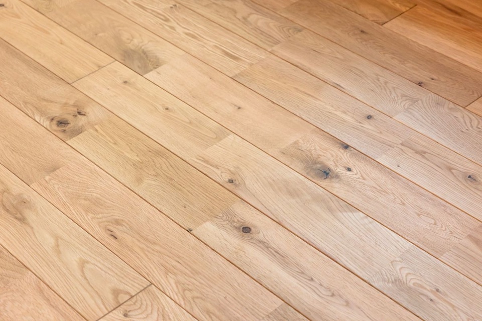 「柔らかすぎず、固すぎない」というナラ材の床