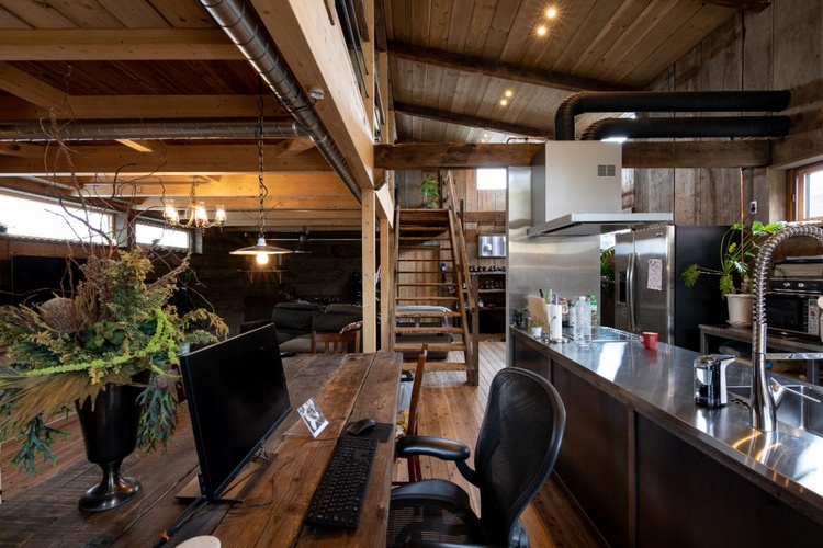 室内に古材フル活用！家族も愛犬も癒される家/旭川市・Ｙ邸/アーケン