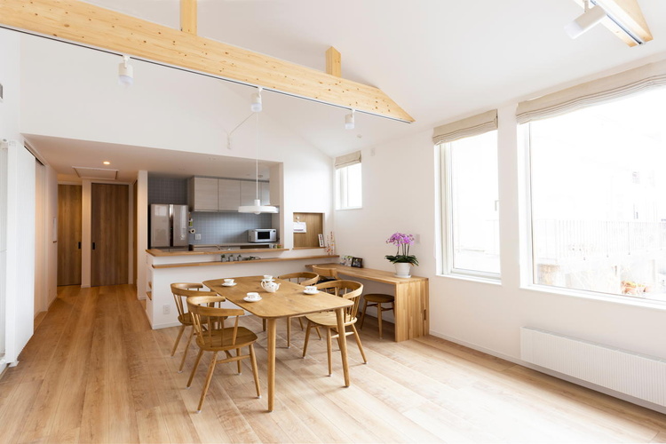 平屋だから家族をそばに感じられる　今と将来を見すえた家　リビングワーク／札幌市T邸