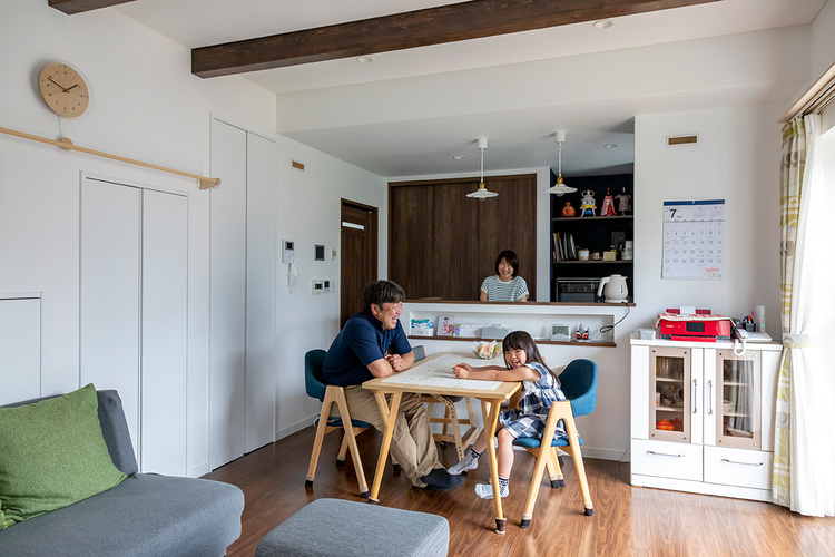 夏も冬も、エアコン一台で家中を快適にする魔法瓶のような家　江別市 M邸