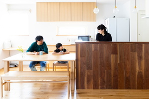 中廊下にヌックや飾り棚のあるかわいい洋風平屋　妹背牛町N邸