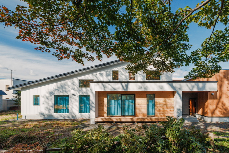 空間の「余白を楽しむ」片流れ屋根のオフグリッドな家　恵庭市Kさん／キクザワ