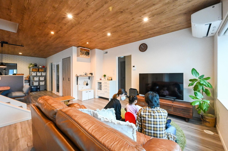 外壁やクロスの色で個性を演出。40㎝厚の断熱で年中快適な家　網走市Sさん