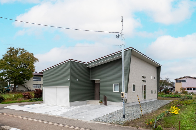 全館空調を生かした洗濯乾燥室など家事楽でおしゃれな平屋　大仙市S邸／村上工務店