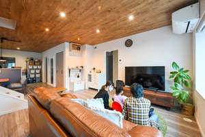 外壁やクロスの色で個性を演出。40㎝厚の断熱で年中快適な家　網走市Sさん