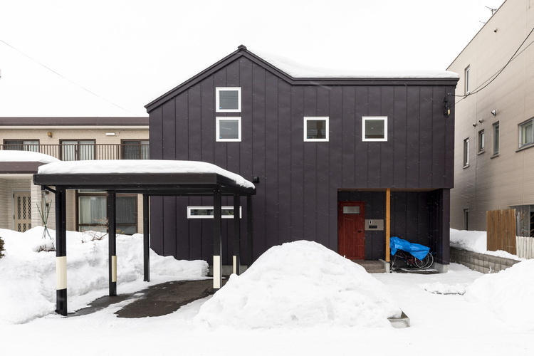 換気排熱利用の融雪システム・採光が心地よい街中の一軒家　札幌市