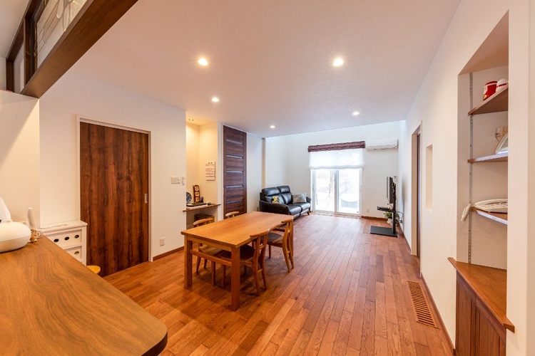 山麓の景色を楽しむ建て替え住宅　小樽市E邸／江田建設