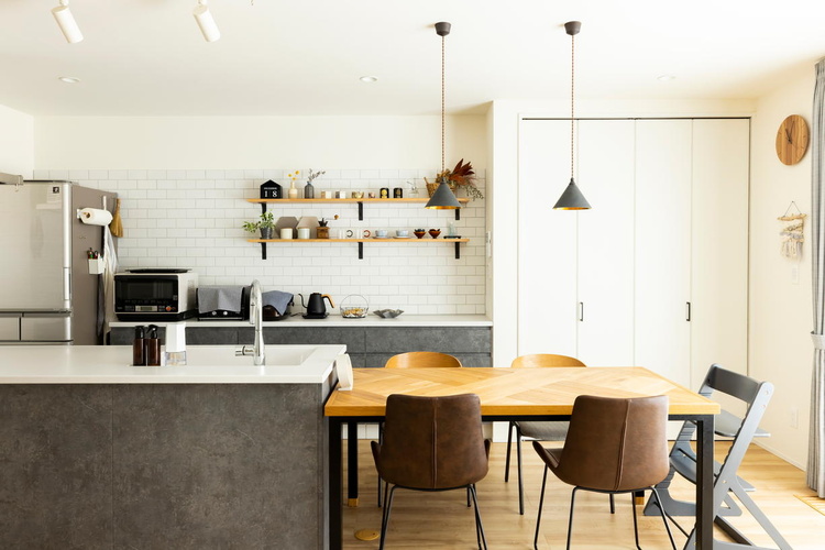 シンプルデザインでお気に入りのインテリアが映える家　札幌市S邸／アシストホーム