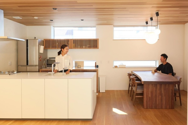 木の香りに包まれた、美しいさらし階段のある家　札幌市西区・K邸／H.M 越智建設