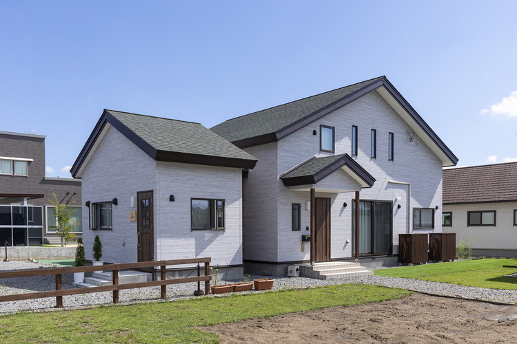 ２拠点生活と菓子店の開業・家族の夢を叶える移住と家づくり　東川町Hさん