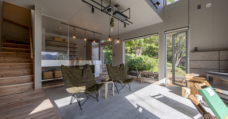 土間リビングから山並みを眺めるアウトドアな家　札幌市O邸