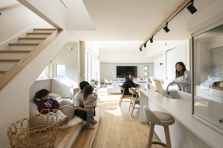 光あふれるリビングとヌックが主役の家　余市町・U邸／アシストホーム