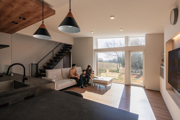 自然の中で子育てを楽しむ、ナチュラルモダンの家/鹿追町Nさん