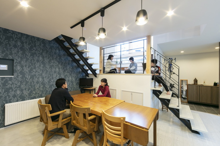 二世帯がつかず離れずのスキップフロアは収納も大充実　札幌市Tさん／マルトモホーム