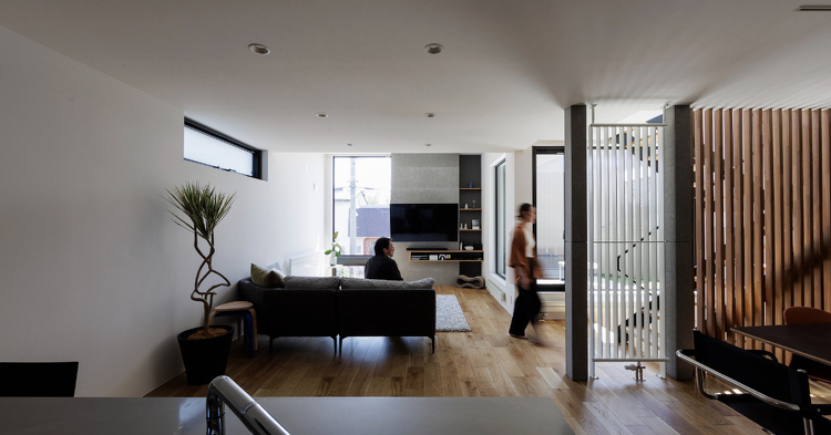 シンプルを極めた心地よさ・美術館のような街中の3階建て住宅／札幌市