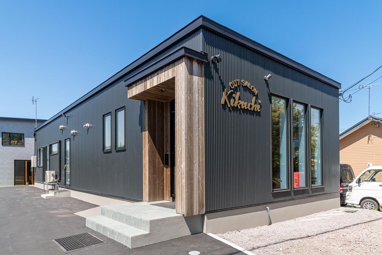 「省エネ」「防災」「デザイン」を両立した理容院と自宅・森町・K邸