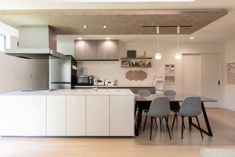 家族の気配が感じられる「ママ目線」でつくった吹抜リビングの家／札幌市西区Kさん