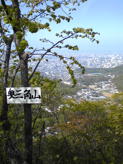 奥三角山の山頂から。ここもとてもいい景色。