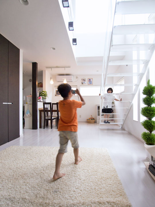 取材当日、カメラマンを見るとデジカメを取りだして無邪気に撮影ごっこを始めたお子さまたち