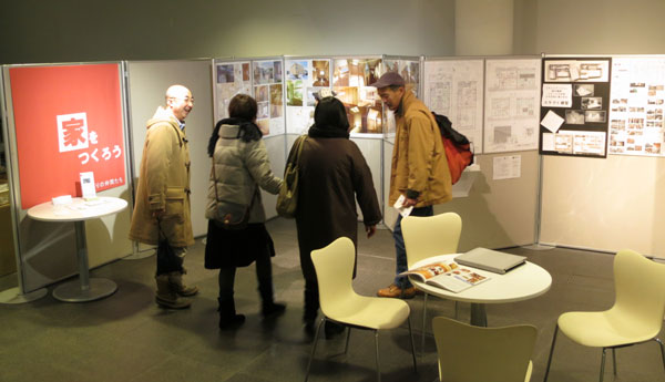 地下歩行空間で5人の建築家が建築展