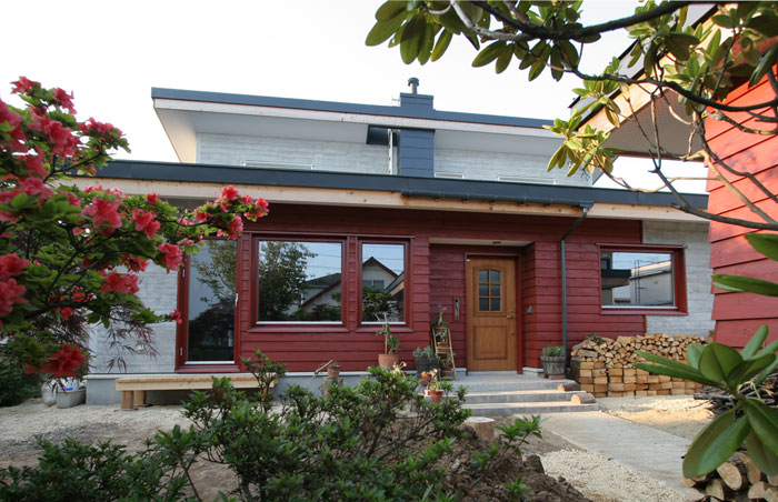 木部(赤の部分)はOさん一家がみんなで塗装した。これもメンテの練習。