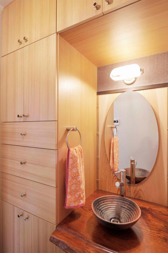 洗面台のボウルは、北一タカハシ建設のストックにあった輸入品