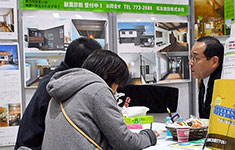 拓友建設さんのブースは社長もお客も熱い！「住まいの悩みなんでも相談会」訪問