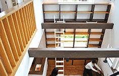 ２階までのワイドな本棚！「好き」をカタチにしたカフェの家／イネスホームの完成見学会