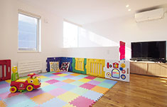 建築家ととことん話し合ってつくった収納豊富＆中庭がある札幌・手稲のコートハウス／拓友建設