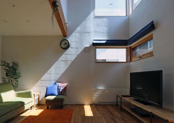 SUDOホームの施工例　札幌のまちなかで木の温かみに触れる家