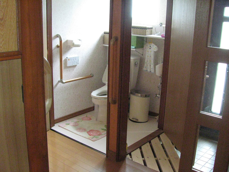 昔のままのデザインを残し　自立と介護双方に配慮