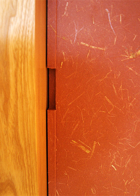 押入れの引き手の部分。目立たないように手をかけるくぼみがある